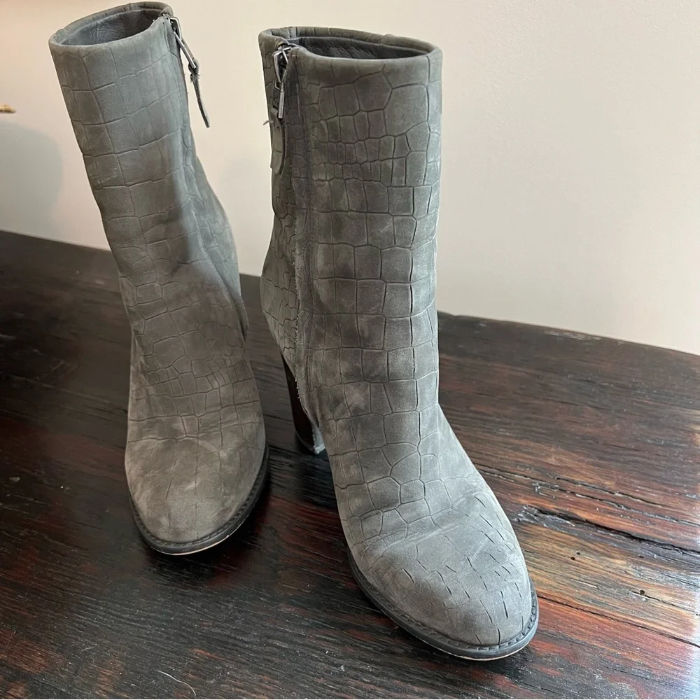 Sam Edelman gray genuine suede leather heeled ankle boots booties size 7 Croc